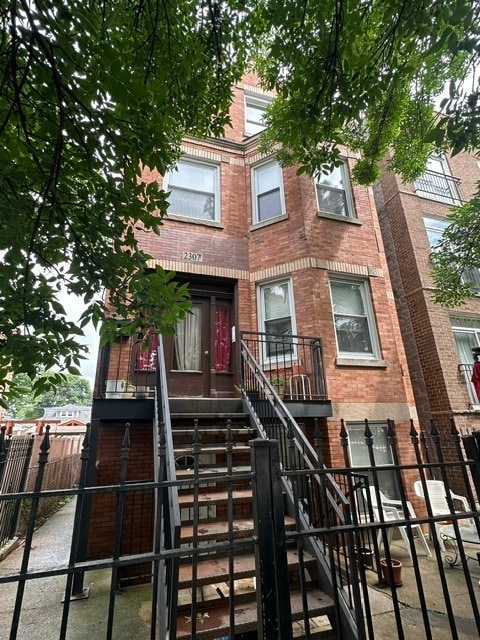 Building Photo - 2307 N Austin Ave Unit 2