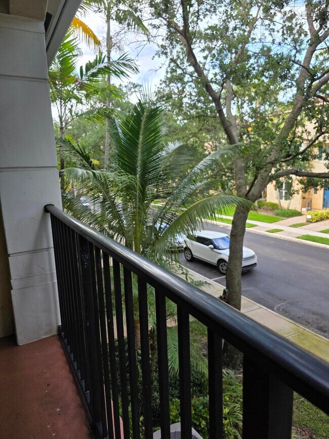Building Photo - 2866 S Oasis Dr