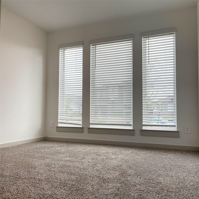 Photo - 6814 Bradford Ter Rd