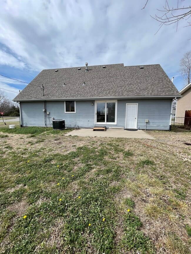 Photo - GREAT FAMILY HOME! FULLY FENCED YARD!