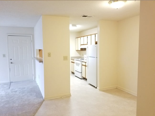 Dobbins Hill Interior - Dobbins Hill Apartment Homes