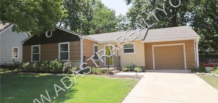 Beautiful 3 Bed 1 Bath in Prairie Village-Available in JULY!! - Beautiful 3 Bed 1 Bath in Prairie Village-Available in JULY!!