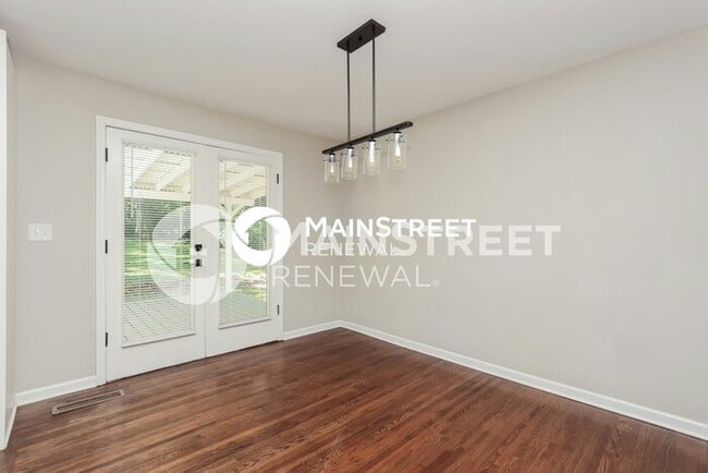 Photo - 3 Bedroom Pet-Friendly Home in NASHVILLE, TN with Main Street Renewal