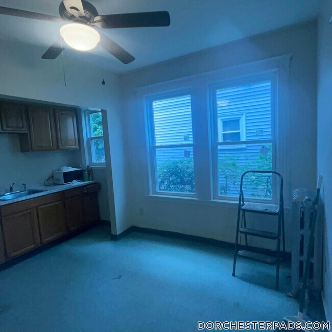19 Mora St Unit 2