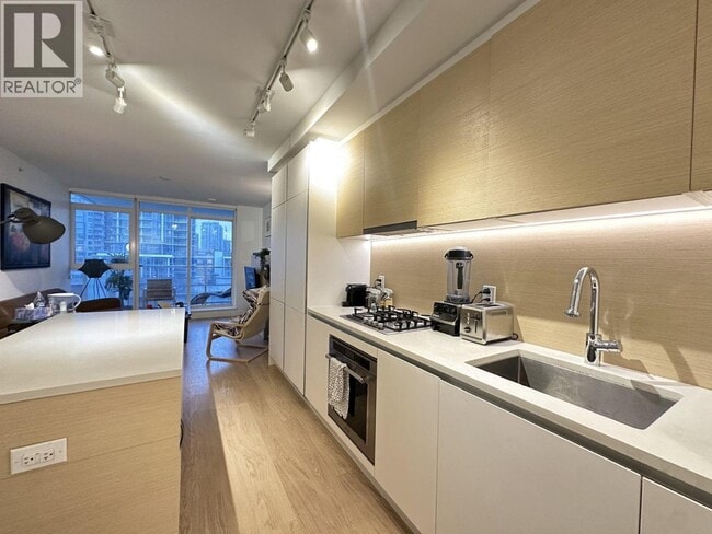 Photo - 657 Whiting Way