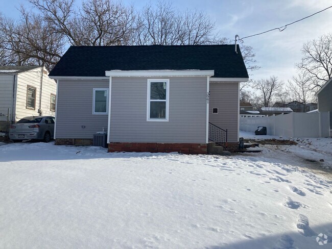 Building Photo - Updated 3 bedroom 1 bath home