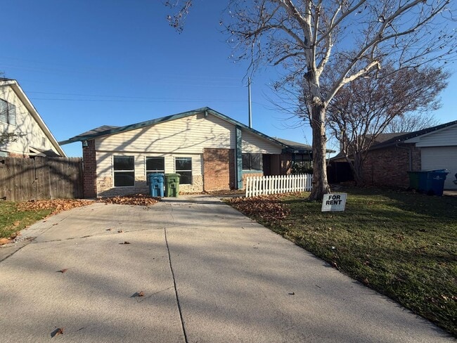 Photo - 2320 Montclair Cir