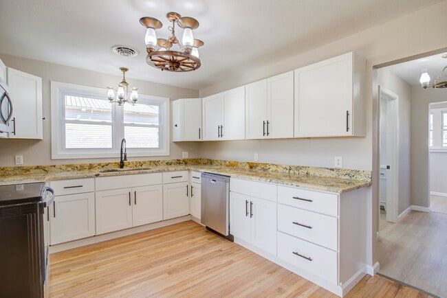 Building Photo - 177 Jarrett Buck Loop