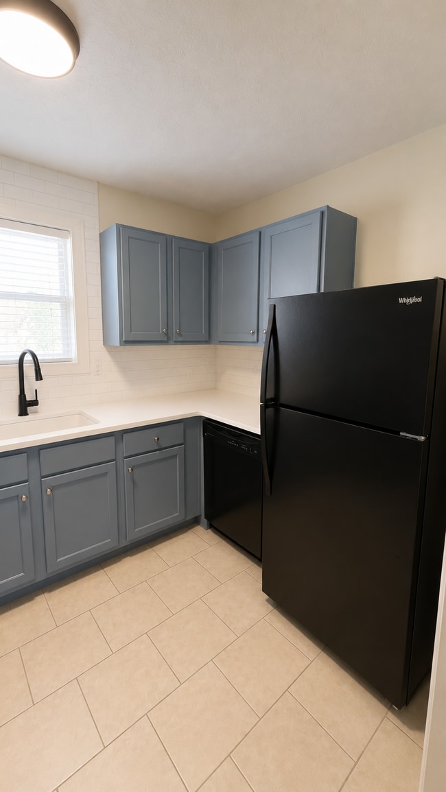 Photo - 426 N Donahue Dr Unit 14