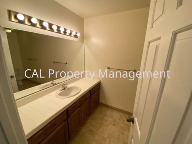 Photo - Upper level 2 bedroom & 1 bathroom condomi...