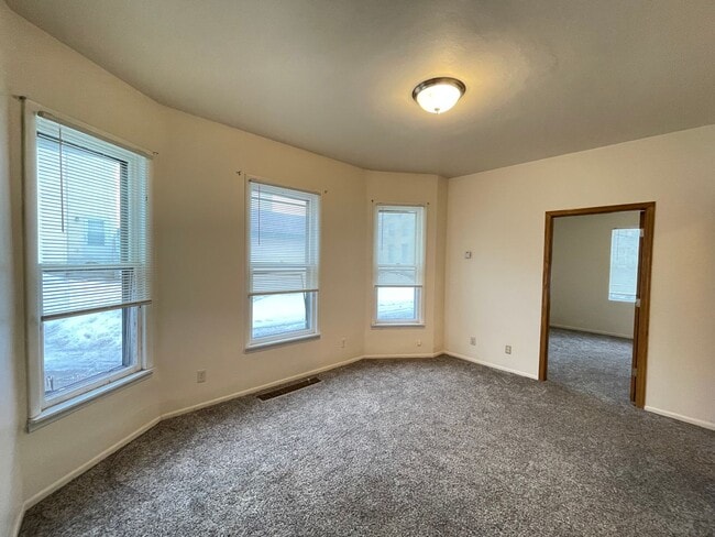 Photo - 410 N 52nd Ave W Unit #1