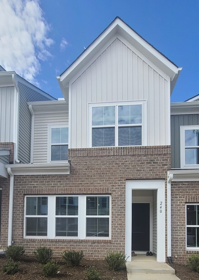 Photo - 240 Chesapeake Commons St