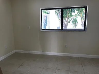 1144 NW 5th St Unit 3