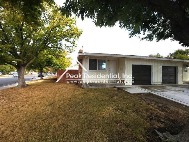 Building Photo - 2bd/1ba Duplex near Freeport Blvd & Meadow... Rental