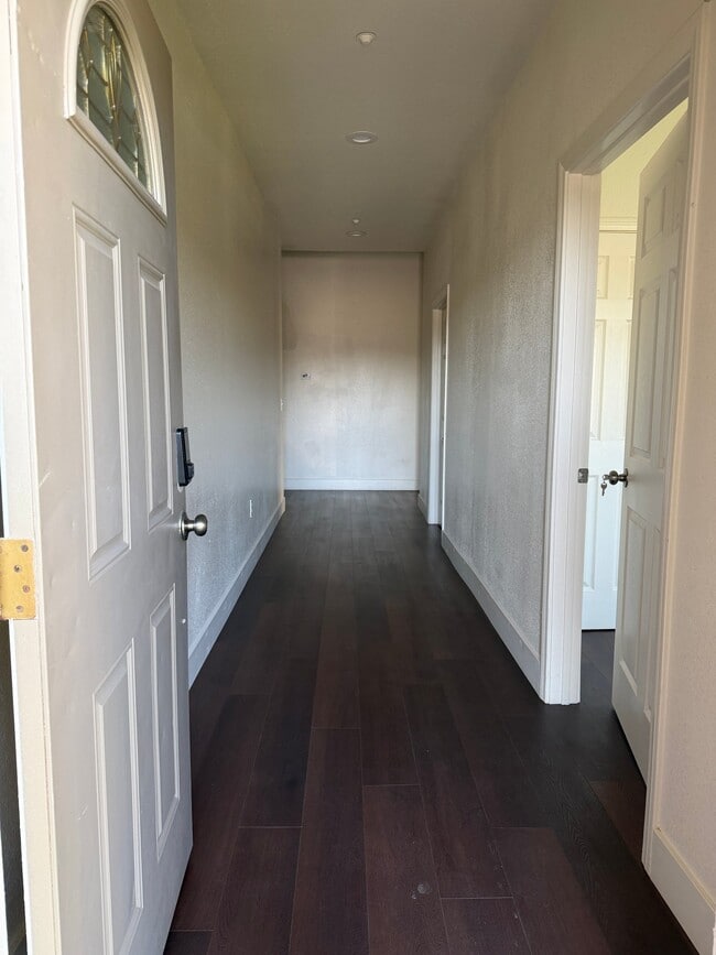 Photo - 4667 Chambers St