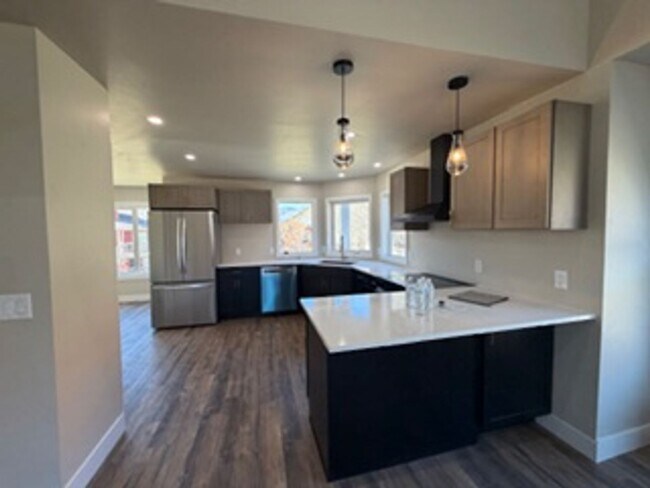 Photo - Spacious 4-Bed + Loft, 2.5-Bath Home with Stunning Mountain Views