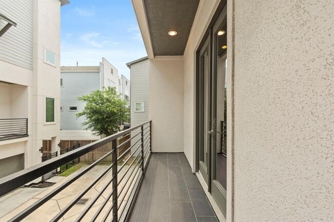 Photo - 2627 Hutchins St