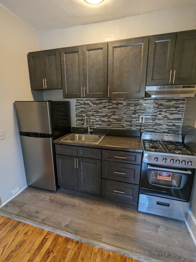 72 W Hudson Ave