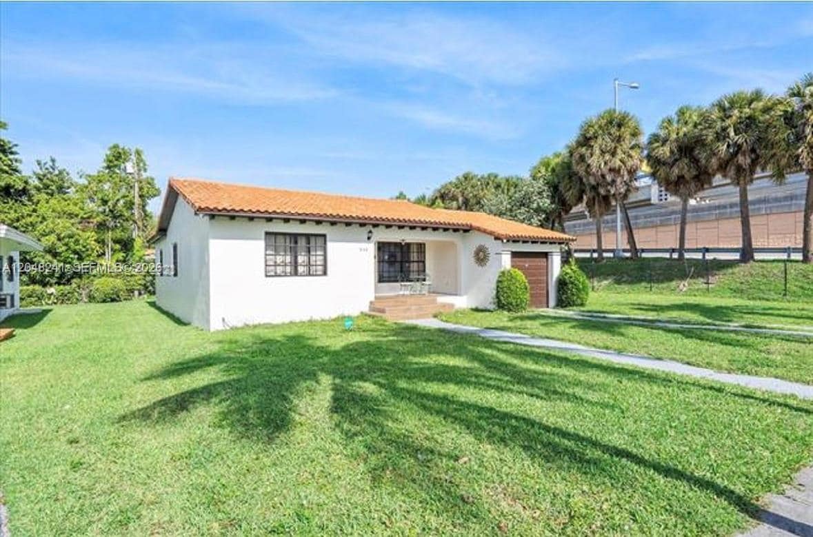 Photo - 860 NW 17th Ct