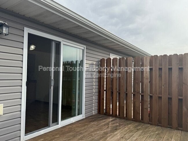 Photo - 2480 5th St W