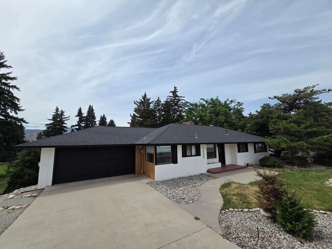 Photo - 4 Bed 2 Bath Golf Course Living