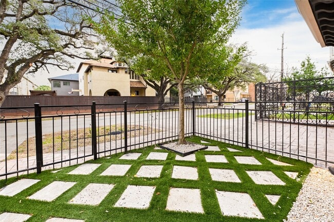 Photo - 307 Snover St