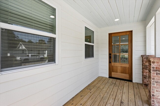 Photo - Newly Renovated Coastal Cottage for Lease!