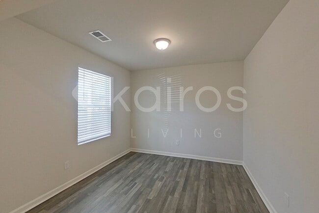 Building Photo - 2513 Island Dr SE