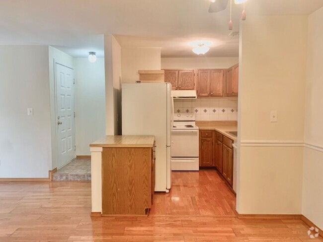 Building Photo - Beautiful and large 1 BR 1 BA! washer and ... Rental