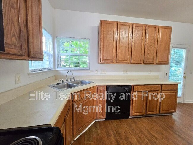 Photo - 4021 Fifendrum Ln