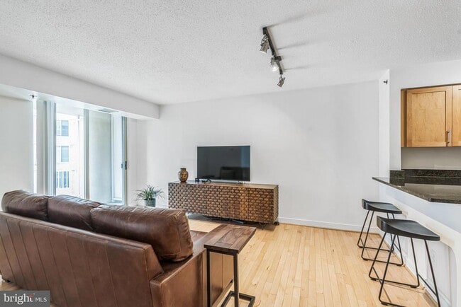 Photo - 7500 Woodmont Ave Unidad S714