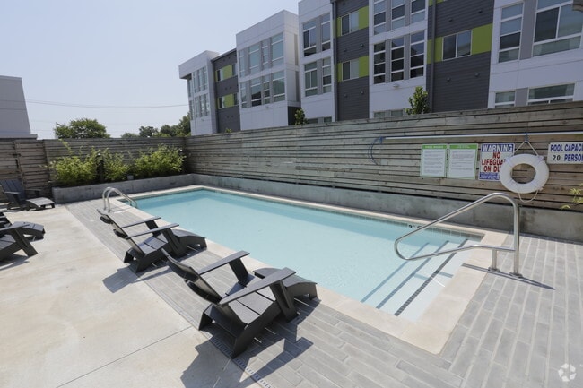 Photo - EPH 36, LLC (MacArthur Commons Apartments)