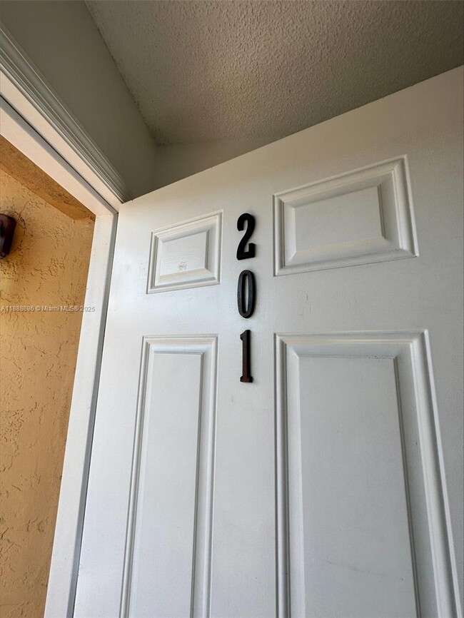 Building Photo - 6214 SW 131st Ct Unit 201