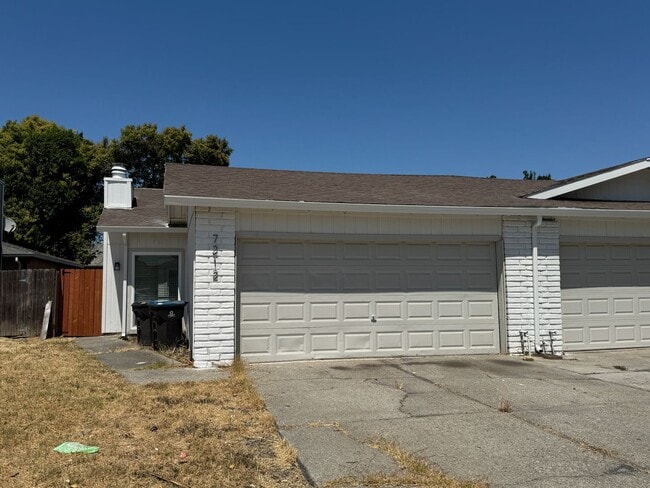 Completely Remodeled Three Bed, Two Bath D... - Completely Remodeled Three Bed, Two Bath D... Townhome