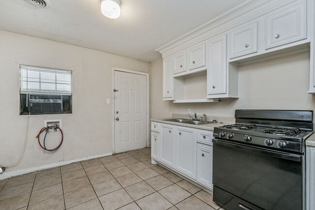 Photo - 819 N Apache St Unit 819 N Apache #B