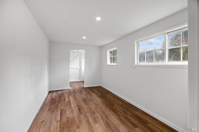 Building Photo - 620 2nd St E