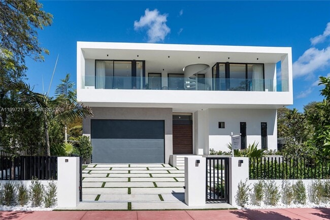 Photo - 1045 W 47th Ct