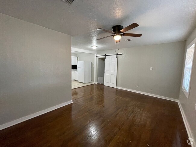 Building Photo - Remodeled 3-Bed Northwest Rental