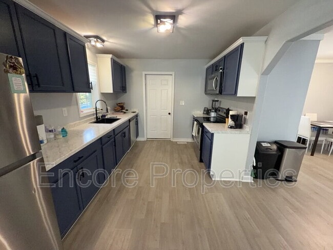 Photo - 1614 Murchison Rd