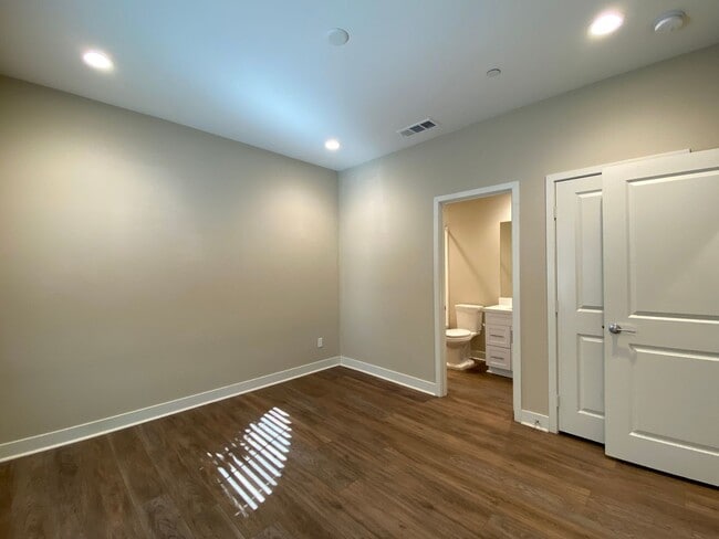 Photo - *Special*Stunning 3 Bedroom 3.5 Bathroom T...