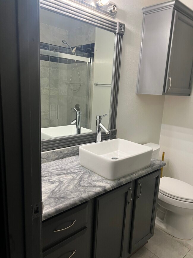 Photo - 3016 Hillsdale Ave