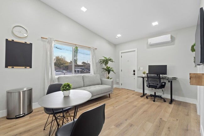 Photo - ? Modern 1 Bedroom in National City – Furn...