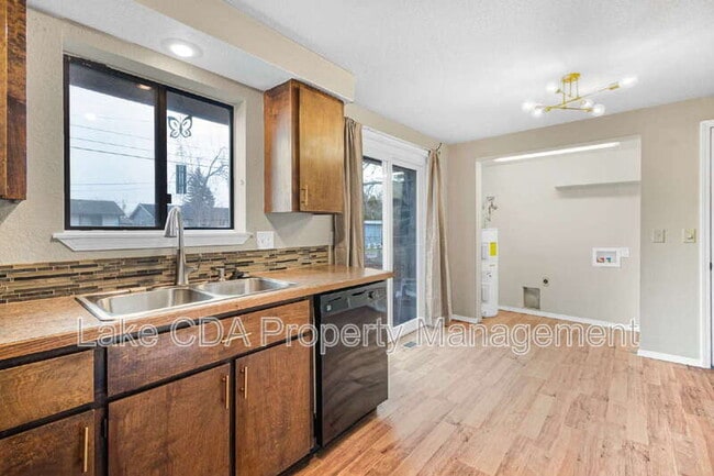 Photo - 1613 E Park Ln