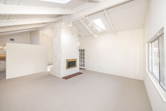 Photo - Charming 3 Bed, 2 Bath Single Story Home - Available Short Term!