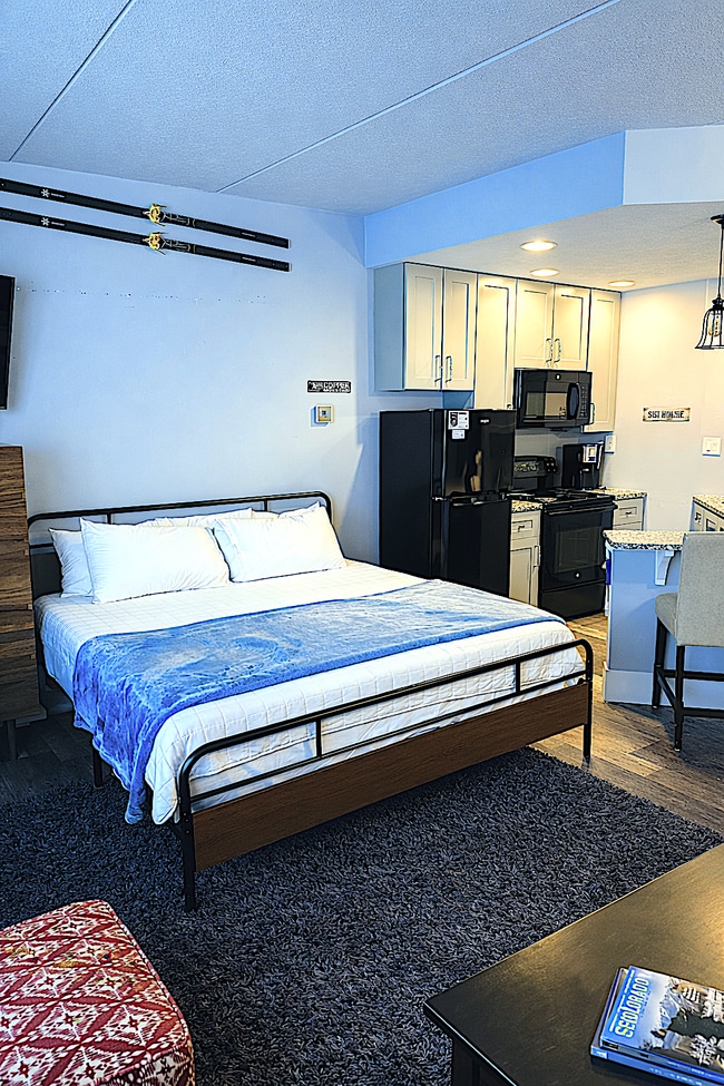 King Size Bed with dresser - 45 Beeler Pl Unit Copper Mountain Telemark