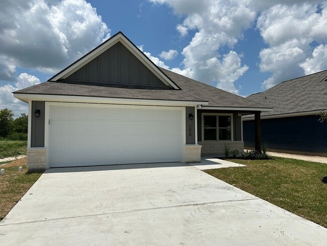 Photo - Bryan - 3 bedroom / 2 bath home in Bonham Trace neighborhood in North Bryan,