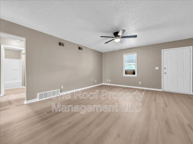 Photo - 1911 Chateau Dr