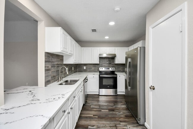 Building Photo - 13002 Kingsmill Dr