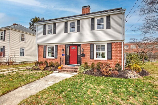 Building Photo - 11 Elmcroft Ave