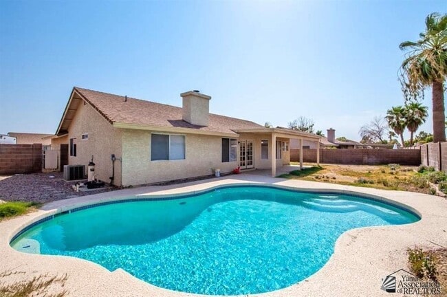 Building Photo - 3582 W 14th Pl